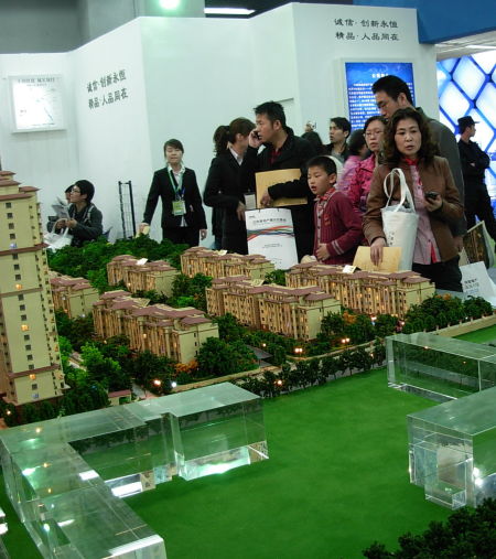 春展鏡頭 中國鐵建·花語城現場登記超千組 房地產咨詢火熱升溫